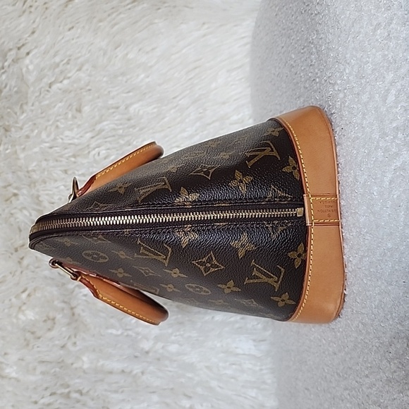 Authentic Louis Vuitton Alma PM Monogram Bag - Picture 4 of 16